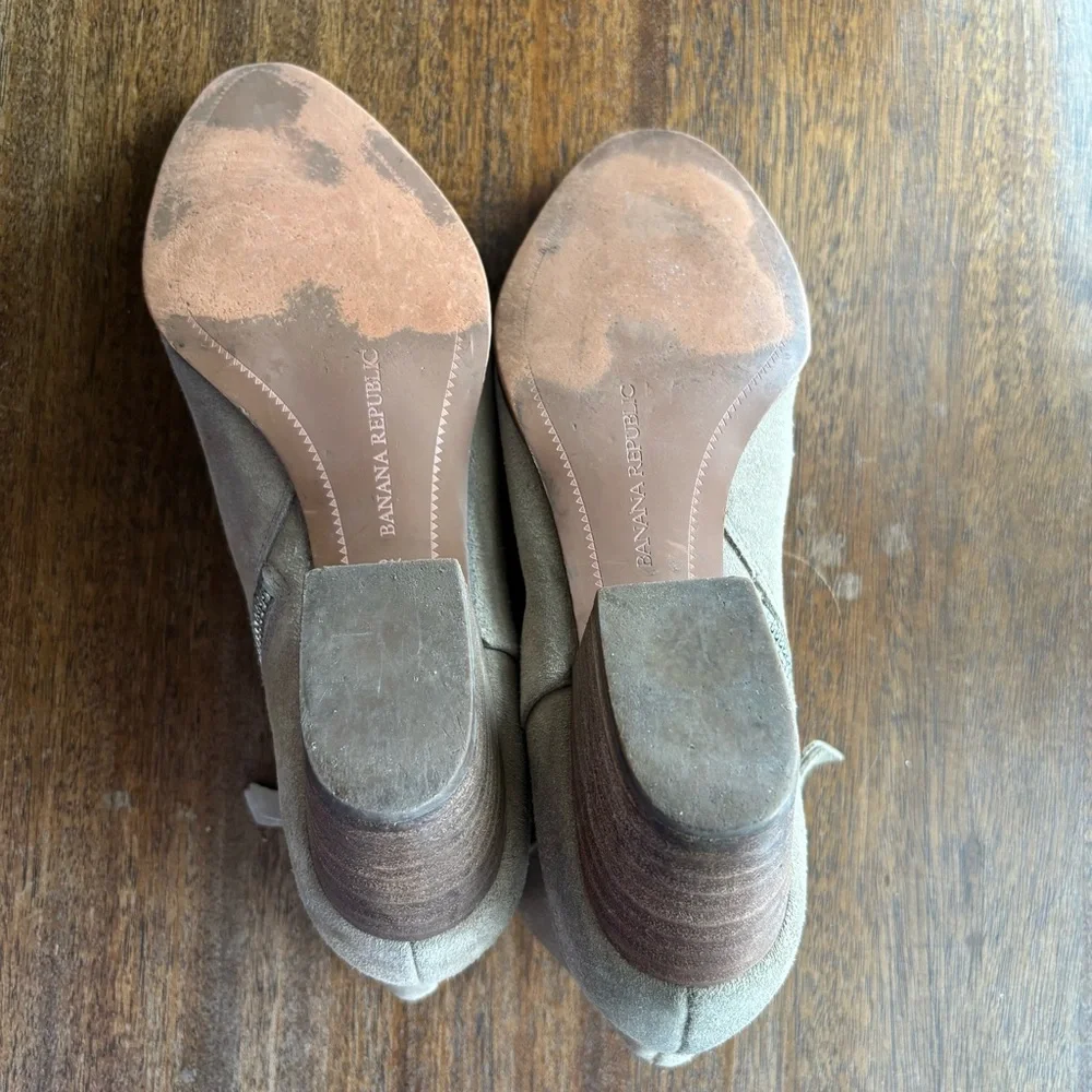 Banana Republic elegant suede